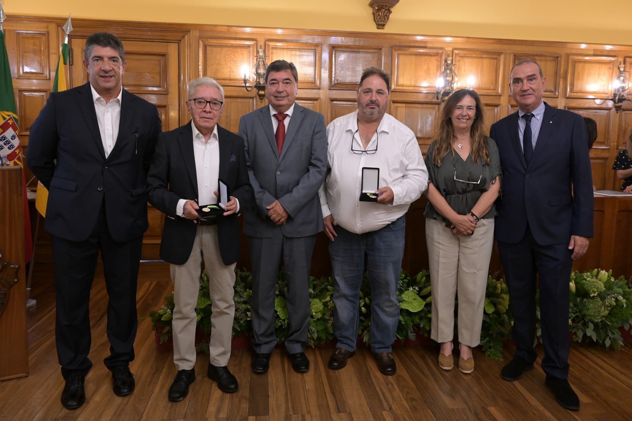 Imagem da notícia: Medalhas de Ouro do Concelho distinguem SCUPA e o professor Raul da Silva Mendes